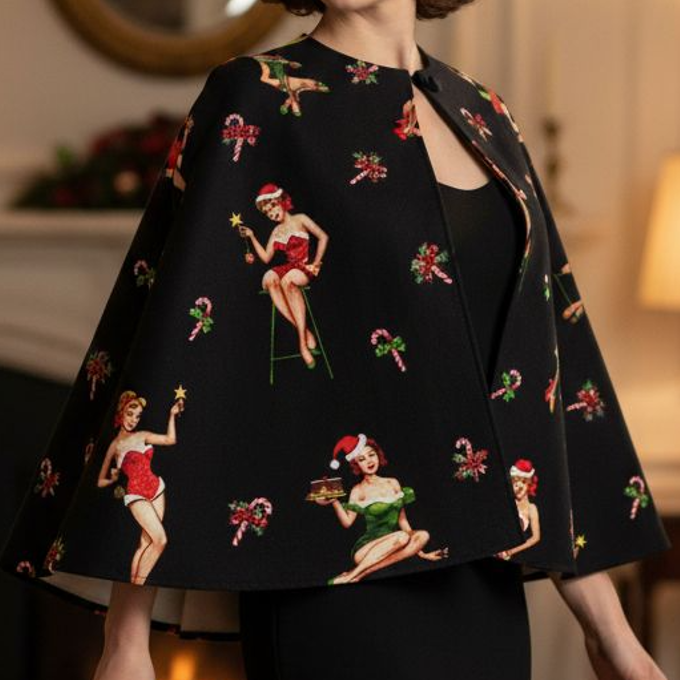 Tissu patchwork noir aux motifs rétro de personnages de Noël vintage, idéal pour des créations de fêtes originales, disponible chez Mille et Un Tissus à Moulins.