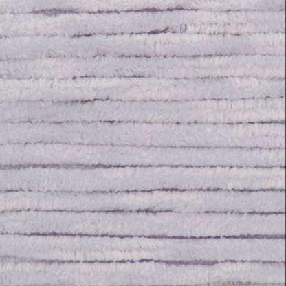 Pelote de laine chenille Creative Chenillove Rico Design coloris violet claire n°007, texture velours ultra douce pour tricot bébé, disponible chez Mille et Un Tissus à Moulins.