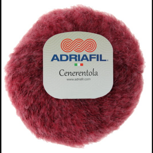 Fil bordeaux scintillant Cenerentola Adriafil coloris 017, mélange précieux avec paillettes ton sur ton, disponible chez Mille et Un Tissus à Moulins.