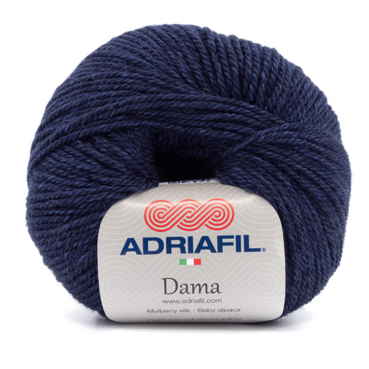Pelote de laine Dama Adriafil coloris 59 bleu marine profond, fil élégant en alpaga et soie pour tricots de qualité, disponible chez Mille et Un Tissus à Moulins.
