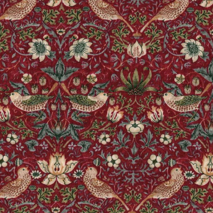 Tissu patchwork délicat avec motifs oiseaux et fleurs sur fond rouge sombre, pour sacs élégants, disponible chez Mille et Un Tissus à Moulins.