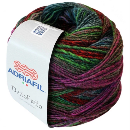 Pelote de laine multicolore Detto Fatto Adriafil 084, fil innovant et fluide pour tricot main, disponible chez Mille et Un Tissus à Moulins.