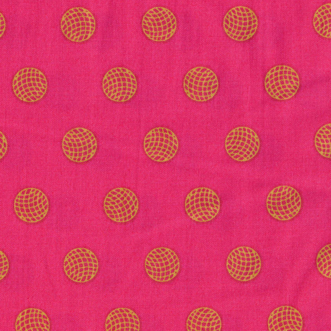 Tissu rose vif à petits pois jaune anis pour créations de mercerie créative pétillantes, disponible chez Mille et Un Tissus à Moulins.