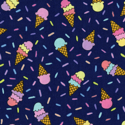 Tissu patchwork en coton imprimé cornets de glace multicolores, pour des créations gourmandes, disponible chez Mille et Un Tissus à Moulins.