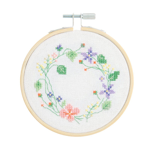 Rico Design Kit de broderie au point de croix compté « Couronne de fleurs »