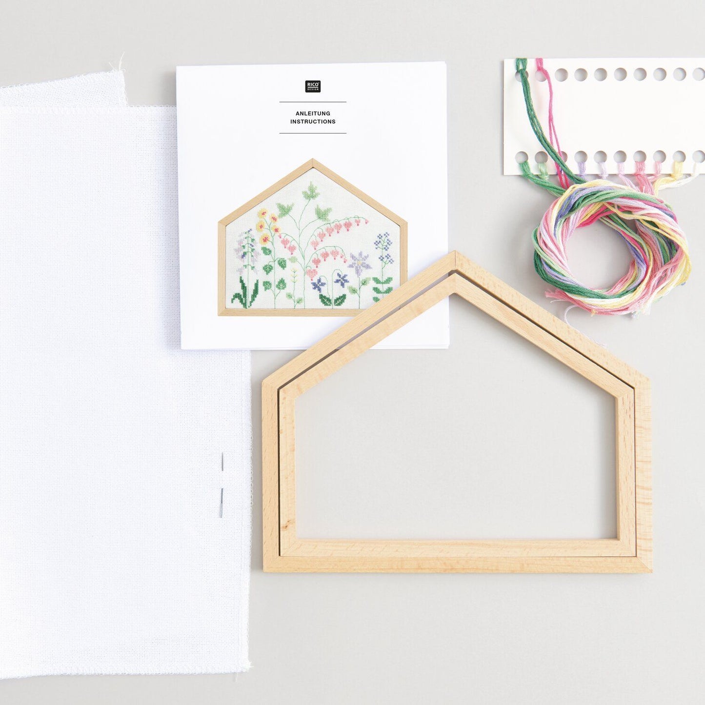 Rico Design Kit de broderie au point de croix compté Prairie fleurie