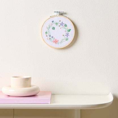 Rico Design Kit de broderie au point de croix compté « Couronne de fleurs »